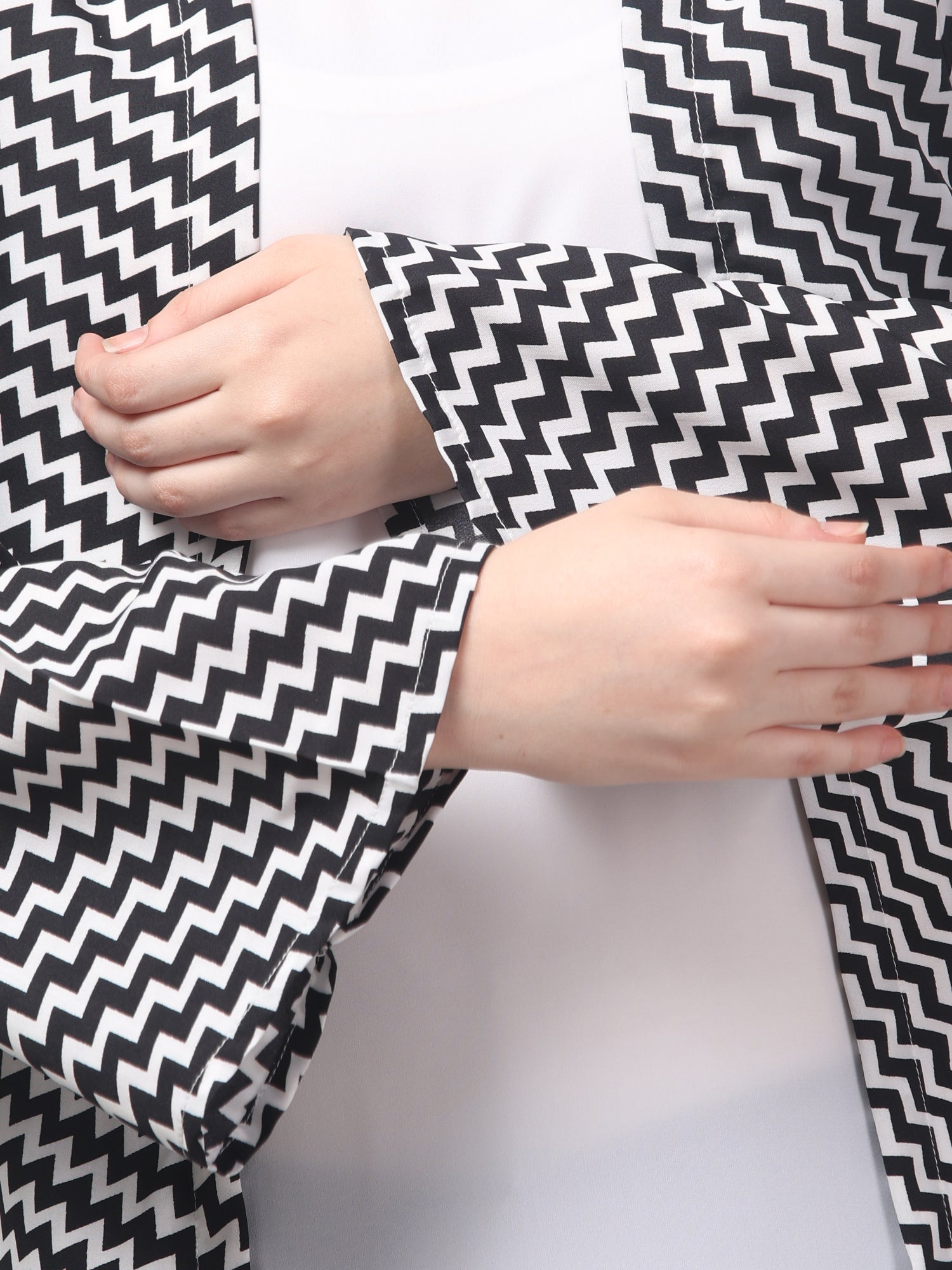 2-Piece Zig Zag Printed Shrug Set for Women